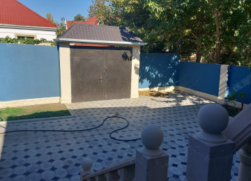 4 OTAQLİ QOŞA DAŞLA TUKİLMİŞ ALTI QARAJLI EV SATİLİR!