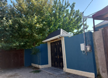 4 OTAQLİ QOŞA DAŞLA TUKİLMİŞ ALTI QARAJLI EV SATİLİR!