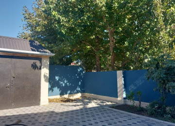 4 OTAQLİ QOŞA DAŞLA TUKİLMİŞ ALTI QARAJLI EV SATİLİR!