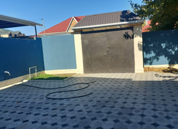 4 OTAQLİ QOŞA DAŞLA TUKİLMİŞ ALTI QARAJLI EV SATİLİR!