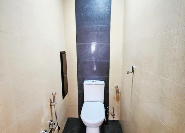 Neftçilər metrosunun yanı . 5 deqiqelik piyada mesafede .