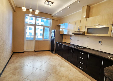 Neftçilər metrosunun yanı . 5 deqiqelik piyada mesafede .