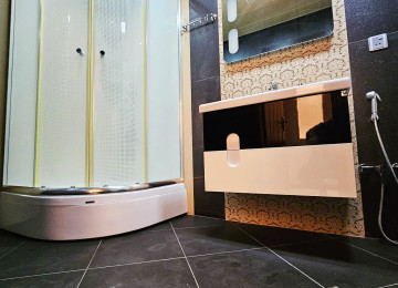 Neftçilər metrosunun yanı . 5 deqiqelik piyada mesafede .