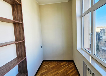 Neftçilər metrosunun yanı . 5 deqiqelik piyada mesafede .