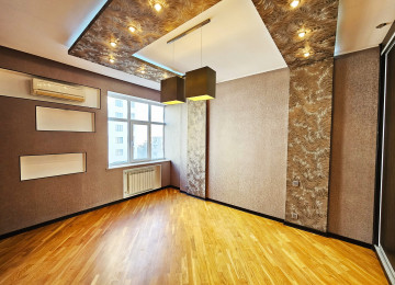 Neftçilər metrosunun yanı . 5 deqiqelik piyada mesafede .