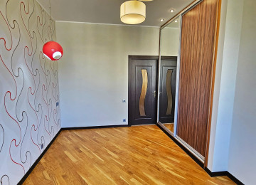 Neftçilər metrosunun yanı . 5 deqiqelik piyada mesafede .