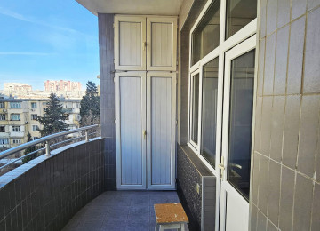 Neftçilər metrosunun yanı . 5 deqiqelik piyada mesafede .