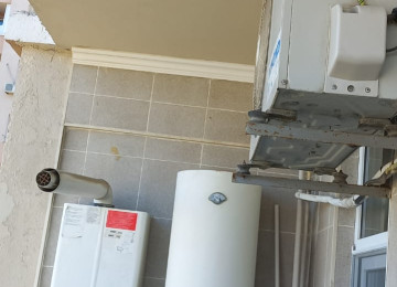 Elimlər Akademiyası metrosu, İlahə məscidinin yaxinliginda