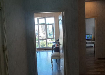 Elimlər Akademiyası metrosu, İlahə məscidinin yaxinliginda