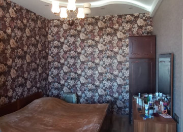 Elimlər Akademiyası metrosu, İlahə məscidinin yaxinliginda