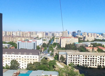 Elimlər Akademiyası metrosu, İlahə məscidinin yaxinliginda