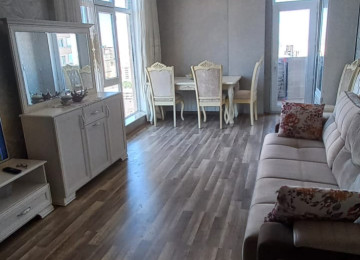 Elimlər Akademiyası metrosu, İlahə məscidinin yaxinliginda