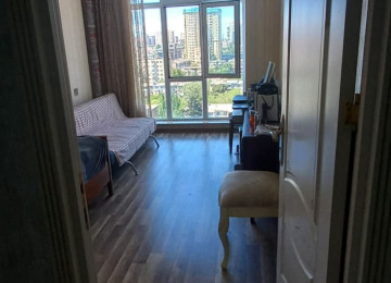 Elimlər Akademiyası metrosu, İlahə məscidinin yaxinliginda