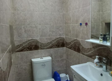 Elimlər Akademiyası metrosu, İlahə məscidinin yaxinliginda