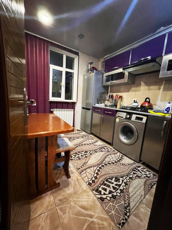 m.Q.Qarayev 2 otaq temirli menzil satilir . Qara Qarayev metrosunun yanı . 2 otaqlı mənzil satılır .