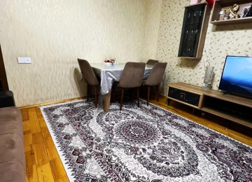 Qara Qarayev metrosunun yanı . 2 otaqlı mənzil satılır .