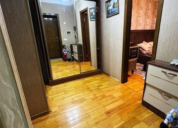 Qara Qarayev metrosunun yanı . 2 otaqlı mənzil satılır .