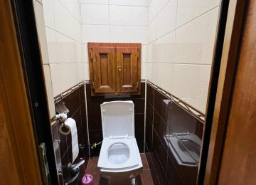 Qara Qarayev metrosunun yanı . 2 otaqlı mənzil satılır .