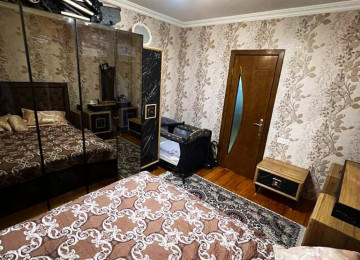 Qara Qarayev metrosunun yanı . 2 otaqlı mənzil satılır .