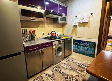 Qara Qarayev metrosunun yanı . 2 otaqlı mənzil satılır .