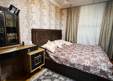 Qara Qarayev metrosunun yanı . 2 otaqlı mənzil satılır .