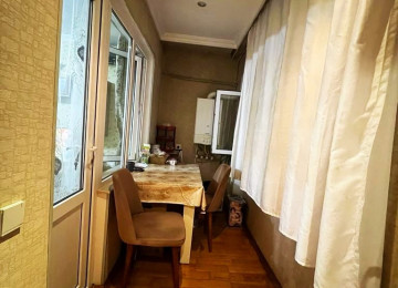 Qara Qarayev metrosunun yanı . 2 otaqlı mənzil satılır .