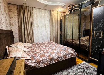 Qara Qarayev metrosunun yanı . 2 otaqlı mənzil satılır .