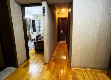 Qara Qarayev metrosunun yanı . 2 otaqlı mənzil satılır .