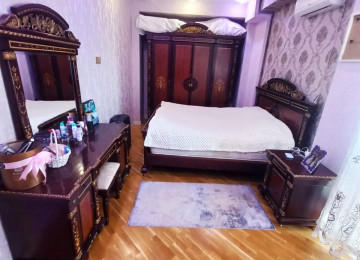 Qara Qarayev metrosunun çıxışında . 3 otaqlı mənzil satılır