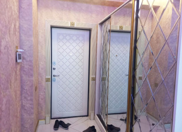 Qara Qarayev metrosunun çıxışında . 3 otaqlı mənzil satılır