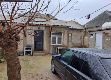 Zabrat qes.2 sotda 80 kvm.3 otaqli jek evi satilir.Ev orta