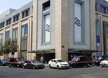 Gözəl təklif. 28 may Metronun çıxışı və 28 Mol ticarət