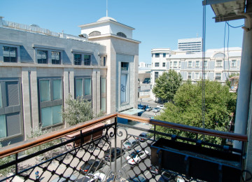 Gözəl təklif. 28 may Metronun çıxışı və 28 Mol ticarət