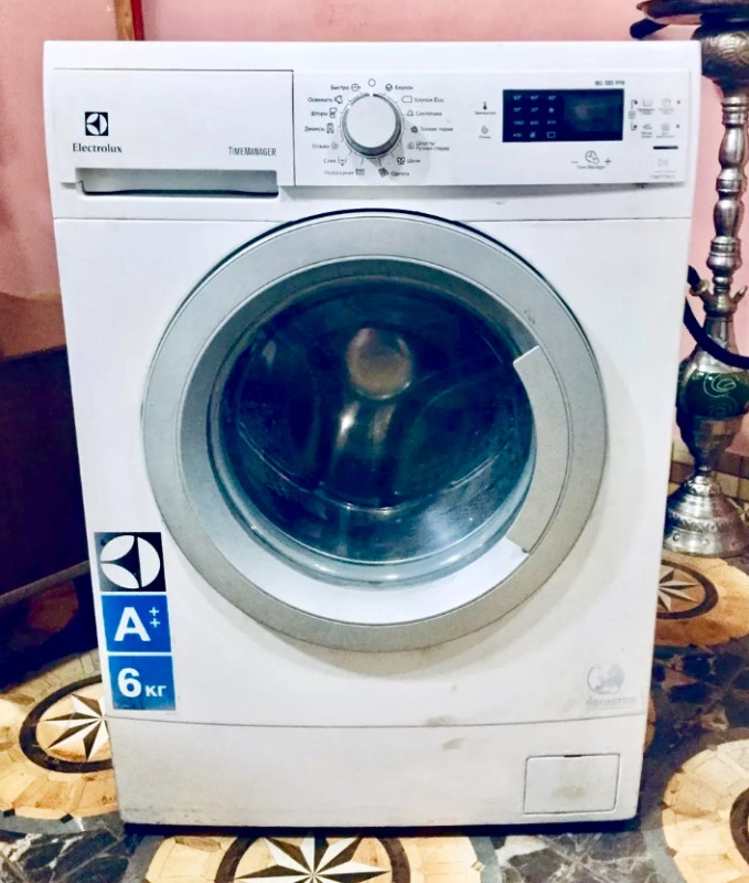 Teze 7 Kq ElektroLux Paltaryuyan Masazırda Ucuz qiymete 7 kq ELEKTROLUX Paltaryuyandır.Sensor ekranlıdır.Tam işlek