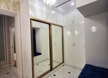 Qara Qarayev metrosunun çıxışında . Tam hazır və yaşayış