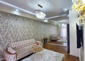 Qara Qarayev metrosunun çıxışında . Tam hazır və yaşayış