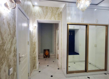 Qara Qarayev metrosunun çıxışında . Tam hazır və yaşayış