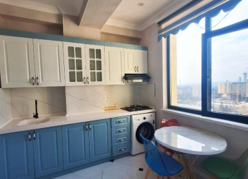 Qara Qarayev metrosunun çıxışında . Tam hazır və yaşayış