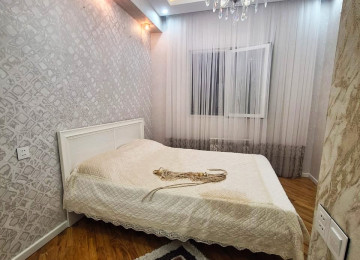 Qara Qarayev metrosunun çıxışında . Tam hazır və yaşayış