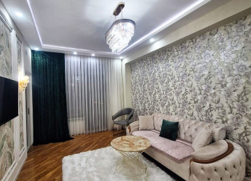 Qara Qarayev metrosunun çıxışında . Tam hazır və yaşayış