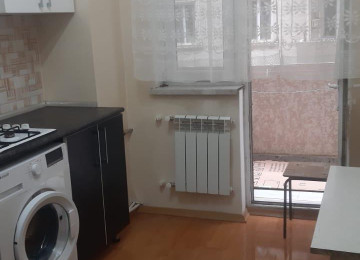 Xirdalan bazariyla uzbeyuz Kristal Absheronun binasi. 1