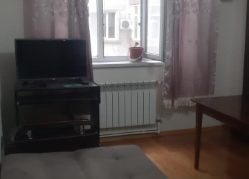 Xirdalan bazariyla uzbeyuz Kristal Absheronun binasi. 1