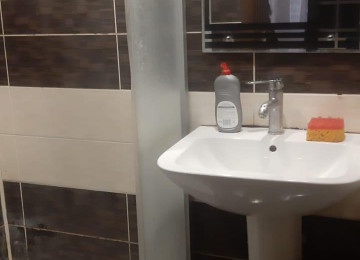 Xirdalan bazariyla uzbeyuz Kristal Absheronun binasi. 1