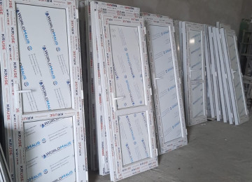 Təzə 70x2 m və 80x2 m ölçü plastik qapılar biri 100 azn,