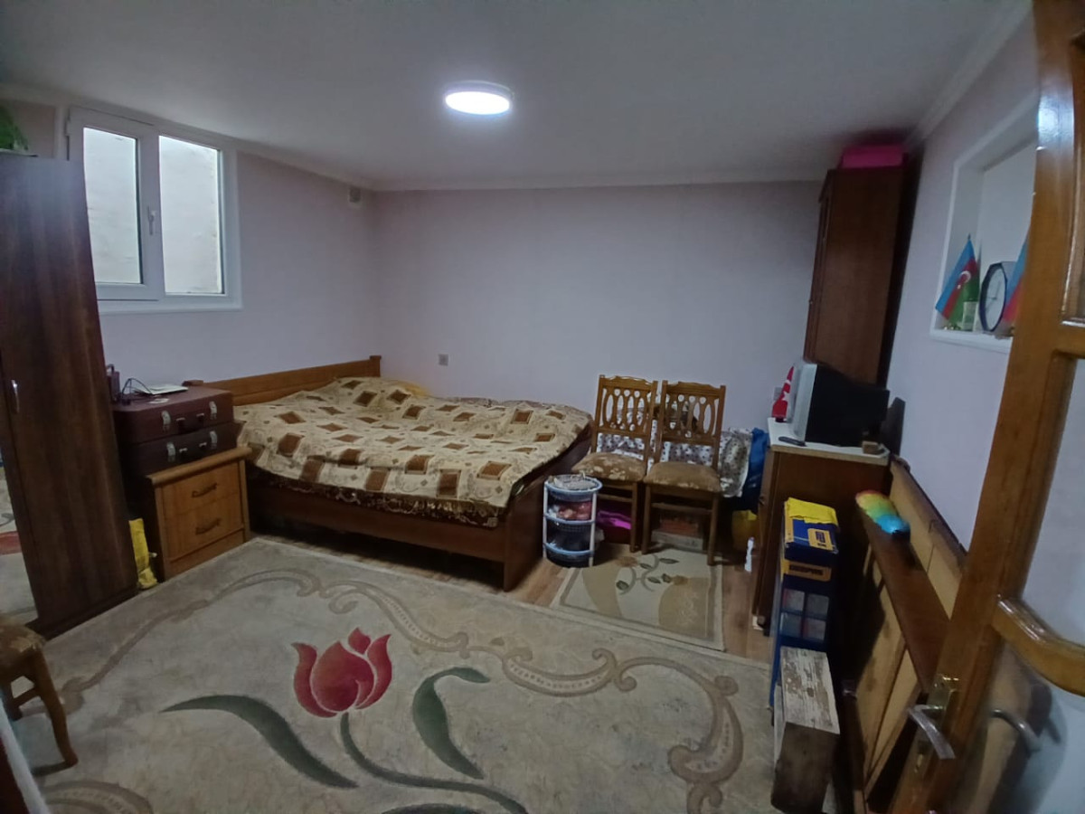 həyət evi Xırdalan şəhəri 8 nömrəli məktəbin yanında, marşrutdan 200m