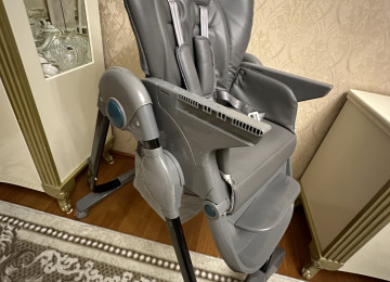 Uşaq üçün yemək masası çox funksiyalıdır, yenidən seçilmir,