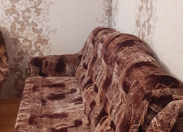 Cox az islenmis veziyyetde olan divan ve iki kreslo