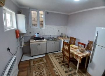 Xırdalan şəhəri 8 nömrəli məktəbin yanında, marşrutdan 200m