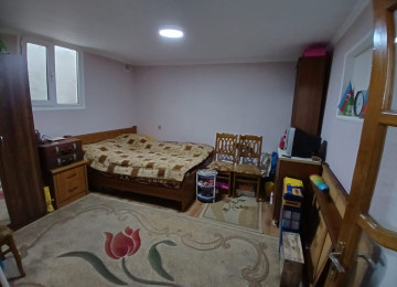 Xırdalan şəhəri 8 nömrəli məktəbin yanında, marşrutdan 200m