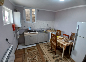 Xırdalan şəhəri 8 nömrəli məktəbin yanında, marşrutdan 200m